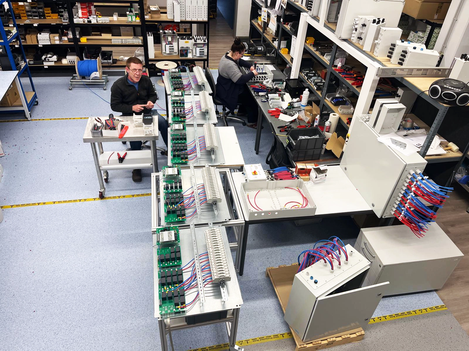 About Q3 ENERGIE: Q3 - The Box Makers 1 Q3 Produktion 1