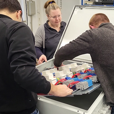 About Q3 ENERGIE: Q3 - The Box Makers 21 Q3 Produktion
