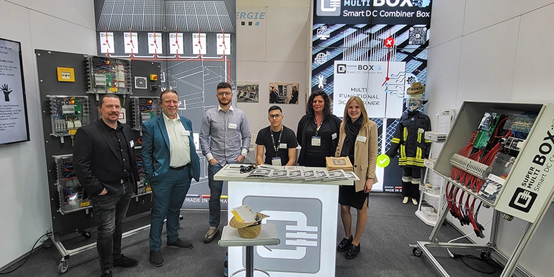 About Q3 ENERGIE: Q3 - The Box Makers 17 Q3 auf Intersolar mit Feuerwehrschalter und DC Combiner Super Multi