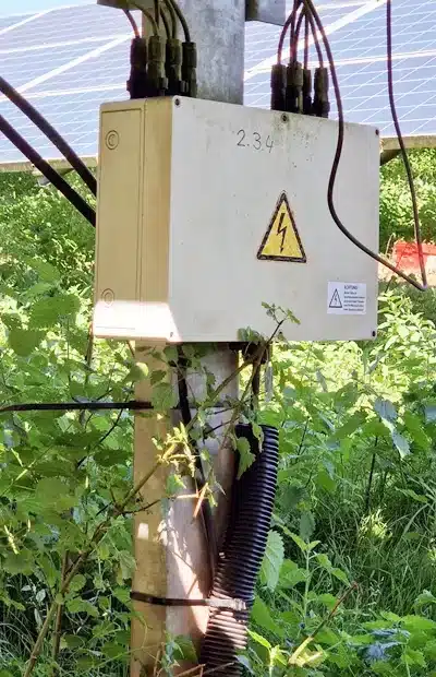 Bestehender Generatoranschlusskasten im Solarpark als Grundlage für eine kundenspezifische Ersatzlösung