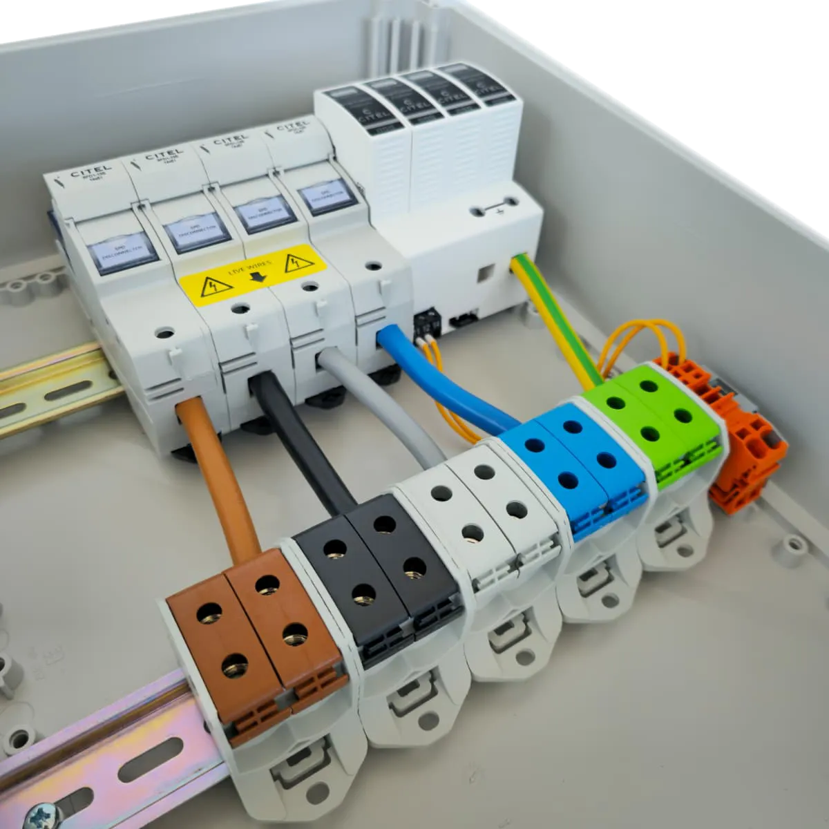 Überspannungsschutzbox TN-S 1 Q3 SurgeBox TN-S Compact – kompakte Überspannungsschutzbox für TN-S-Netze