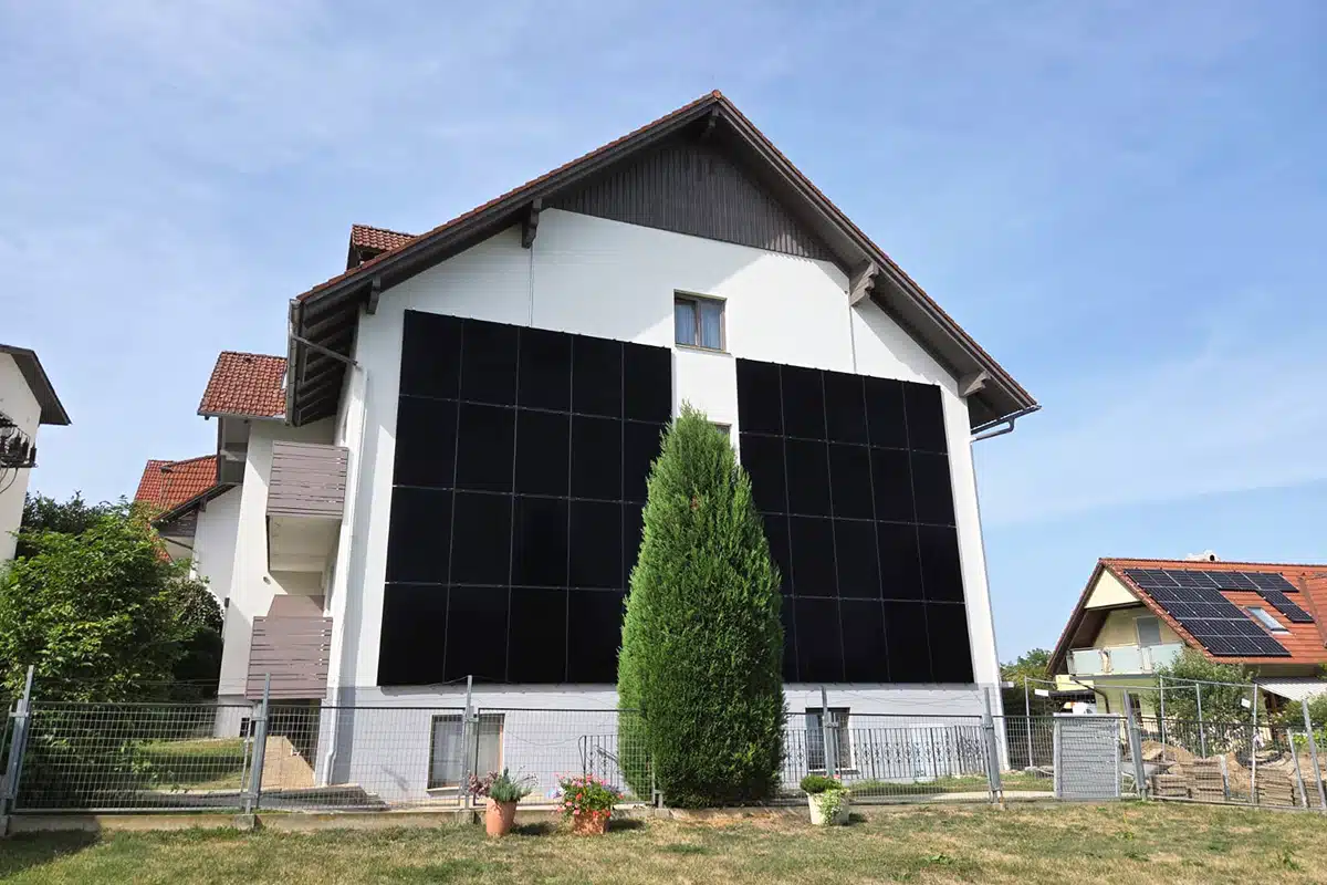 Feuerwehrschalter für Fassaden-PV beim Urdlwirt Hotel in Premstätten 4 Fassaden-PV am Urdlwirt Hotel – 90-kWp-PV-Anlage mit QFire Feuerwehrschalter