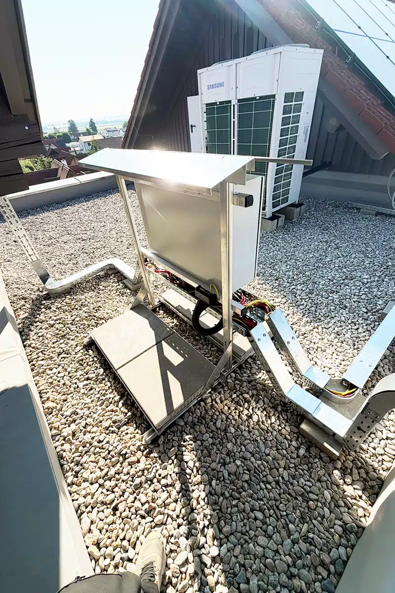 Feuerwehrschalter für Fassaden-PV beim Urdlwirt Hotel in Premstätten 6 Feuerwehrschalter für Fassaden-PV: Generatornah installierter QFire Feuerwehrschalter für die PV-Anlage des Urdlwirt Hotels